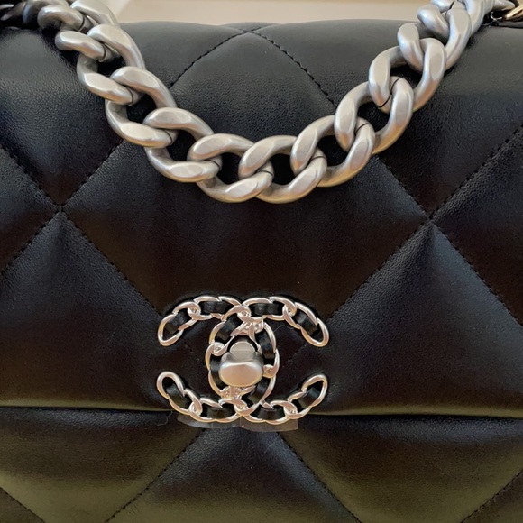 CHANEL 19 HANDBAG - Picture 3 of 6